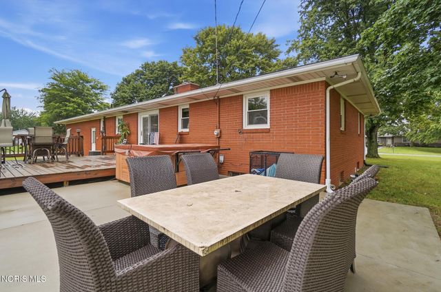 8308 Hawthorne Street, Neapolis, OH 43547