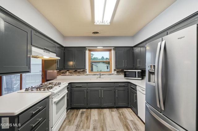 8308 Hawthorne Street, Neapolis, OH 43547