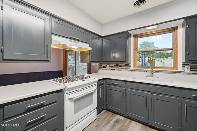 8308 Hawthorne Street, Neapolis, OH 43547