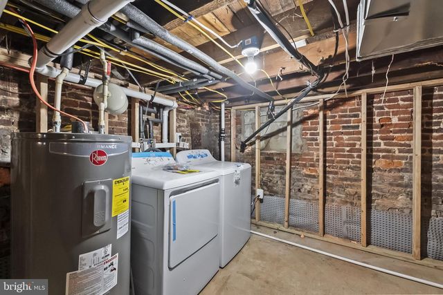 2117 CLIFTON AVE, Baltimore, MD 21217