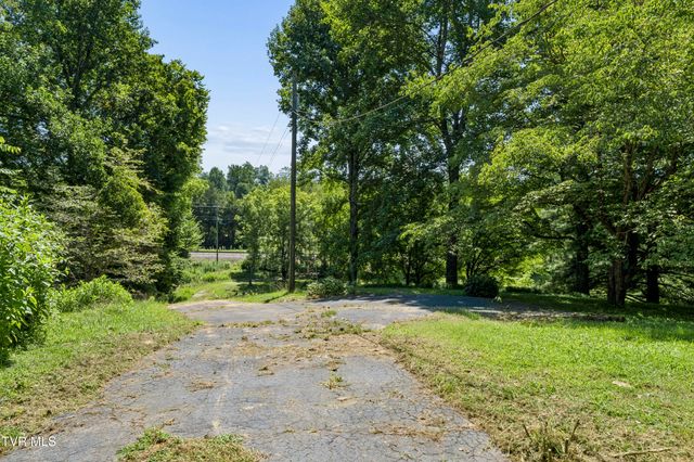1690 Pleasant Grove Road, Bluff City, TN 37618