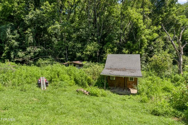 1690 Pleasant Grove Road, Bluff City, TN 37618