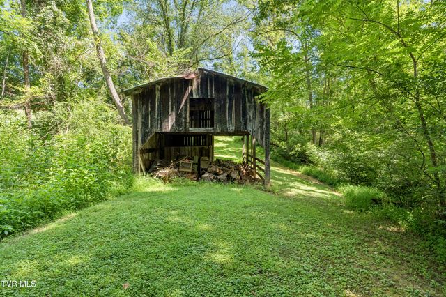 1690 Pleasant Grove Road, Bluff City, TN 37618