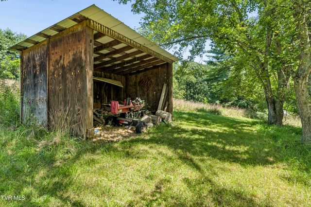 1690 Pleasant Grove Road, Bluff City, TN 37618