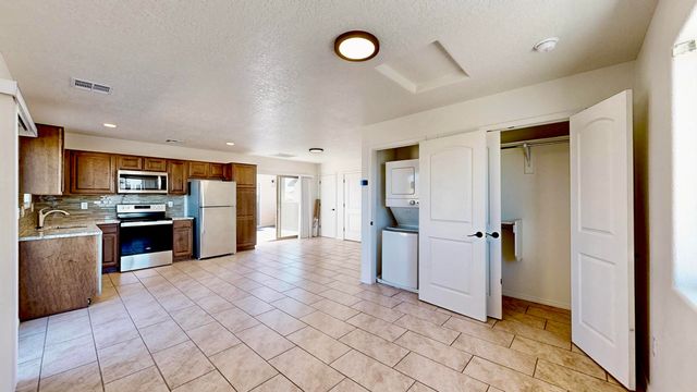 2609 Stryker Road SE, Albuquerque, NM 87106