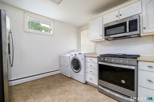 18 Elm Tree Place 2nd floor, Stamford, CT 06906