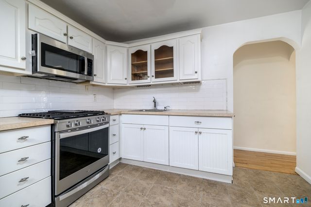 18 Elm Tree Place 2nd floor, Stamford, CT 06906