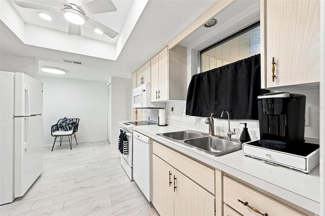 3626 MEDFORD LANE 1537, Sarasota, FL 34232