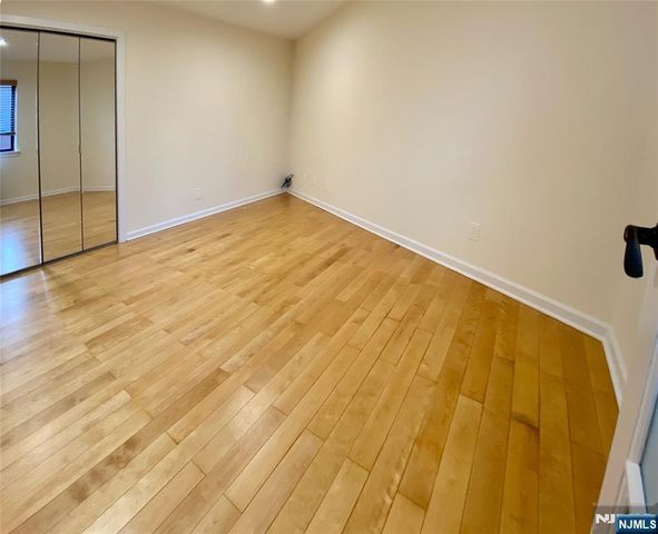 624 Sanderling Court, Secaucus, NJ 07094