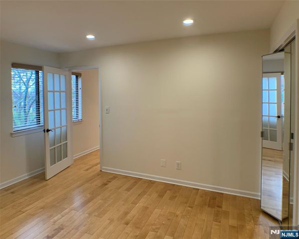 624 Sanderling Court, Secaucus, NJ 07094