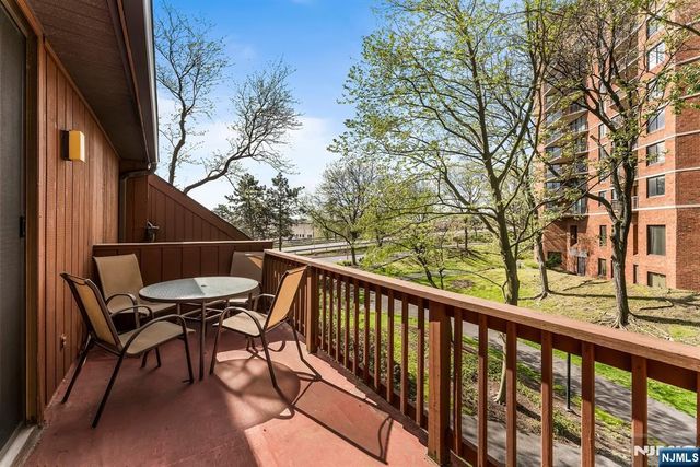 624 Sanderling Court, Secaucus, NJ 07094