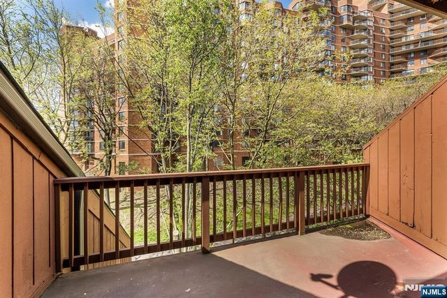 624 Sanderling Court, Secaucus, NJ 07094