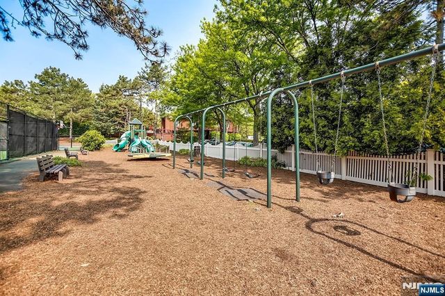 624 Sanderling Court, Secaucus, NJ 07094