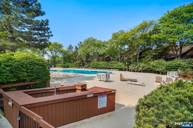 624 Sanderling Court, Secaucus, NJ 07094