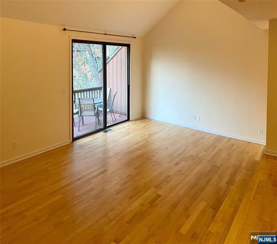 624 Sanderling Court, Secaucus, NJ 07094