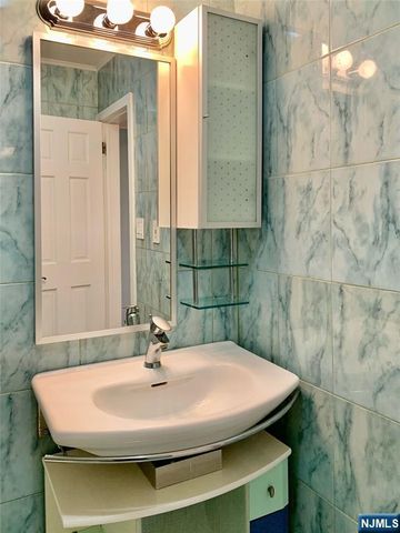 624 Sanderling Court, Secaucus, NJ 07094