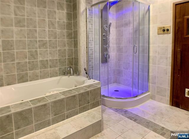 624 Sanderling Court, Secaucus, NJ 07094