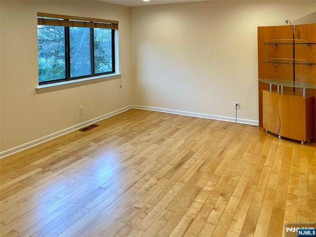 624 Sanderling Court, Secaucus, NJ 07094