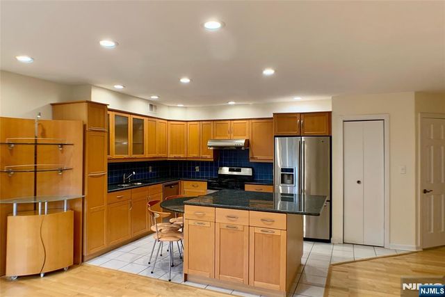 624 Sanderling Court, Secaucus, NJ 07094