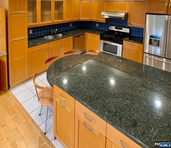 624 Sanderling Court, Secaucus, NJ 07094