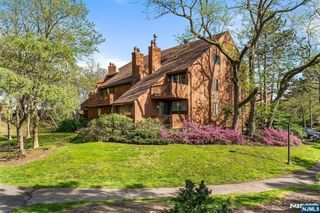 624 Sanderling Court, Secaucus, NJ 07094