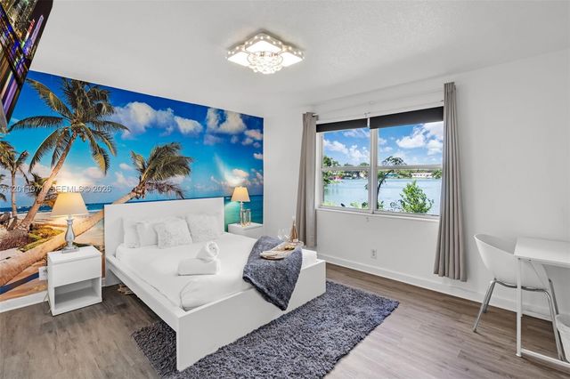 1020 SW 8th St, Hallandale Beach, FL 33009