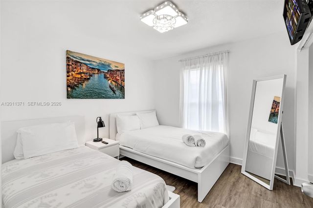 1020 SW 8th St, Hallandale Beach, FL 33009