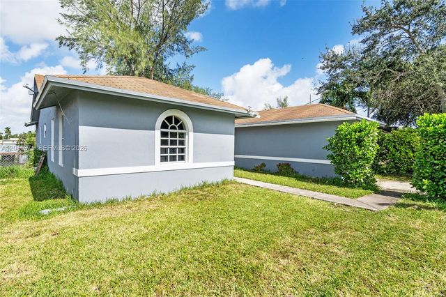 1020 SW 8th St, Hallandale Beach, FL 33009