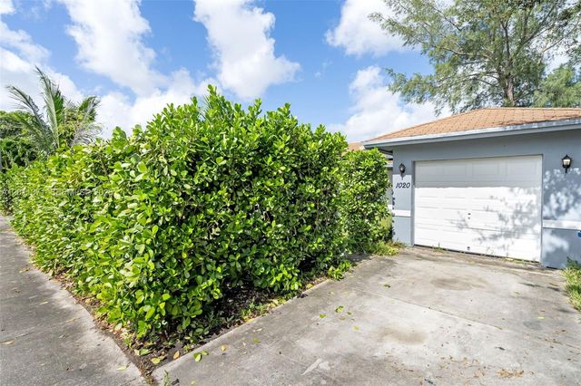 1020 SW 8th St, Hallandale Beach, FL 33009