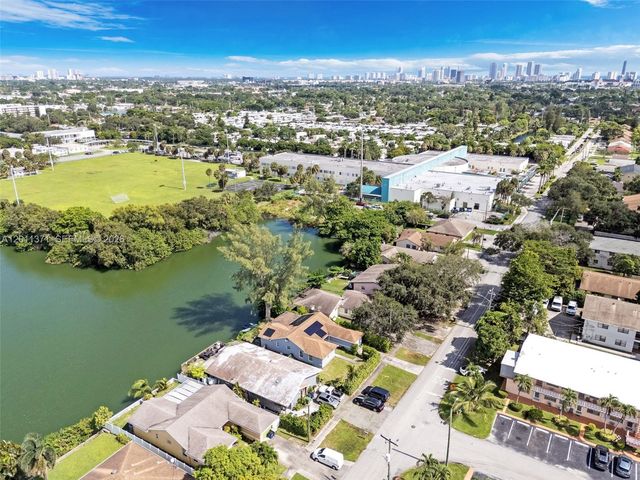 1020 SW 8th St, Hallandale Beach, FL 33009
