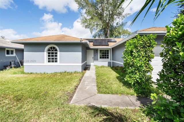 1020 SW 8th St, Hallandale Beach, FL 33009