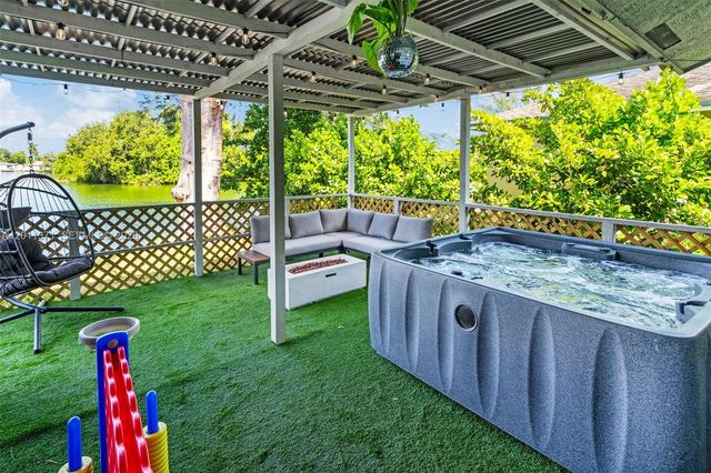 1020 SW 8th St, Hallandale Beach, FL 33009