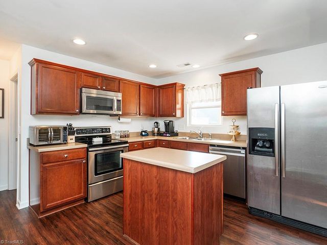 203 Collington Drive, Mebane, NC 27302
