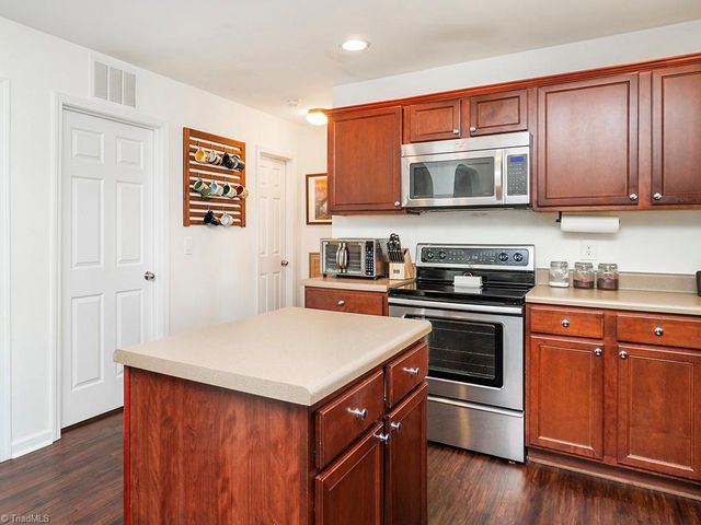 203 Collington Drive, Mebane, NC 27302