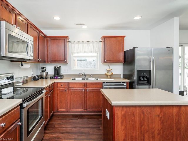 203 Collington Drive, Mebane, NC 27302