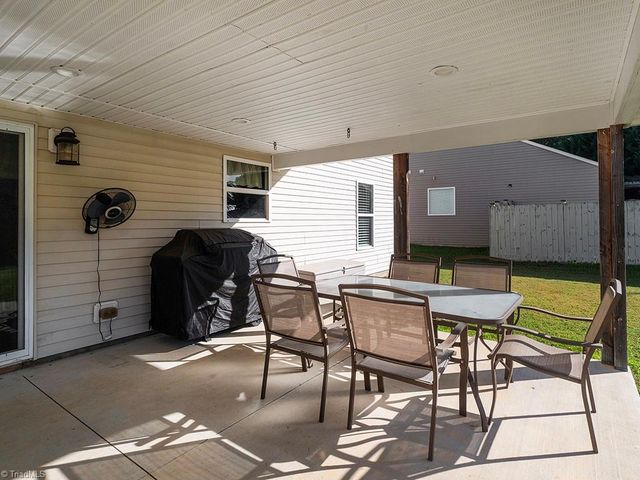 203 Collington Drive, Mebane, NC 27302