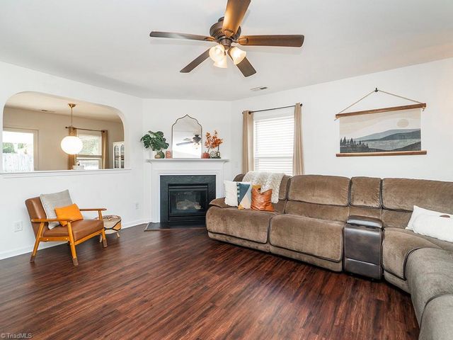 203 Collington Drive, Mebane, NC 27302