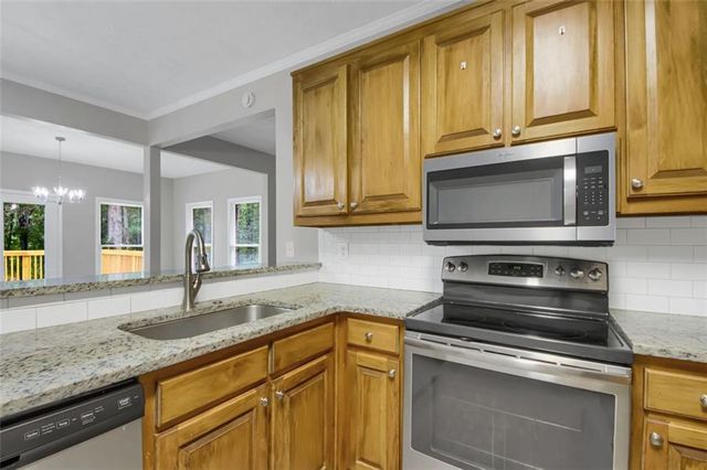 135 LITTLE HAYNES Drive, Loganville, GA 30052