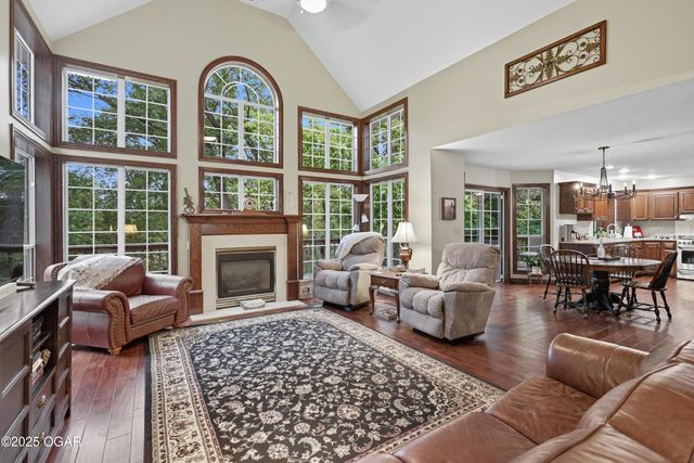 4948 Deer Run Loop, Carthage, MO 64836