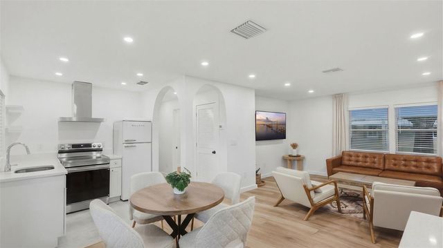 4631 QUEENSBORO AVENUE S, St Petersburg, FL 33711