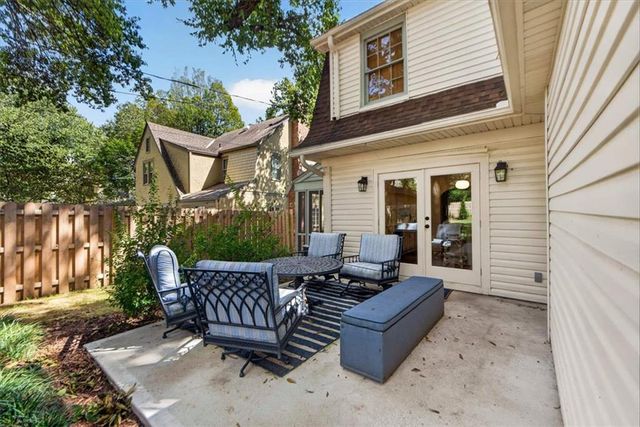 6848 Edgevale Road, Kansas City, MO 64113