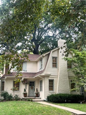 6848 Edgevale Road, Kansas City, MO 64113
