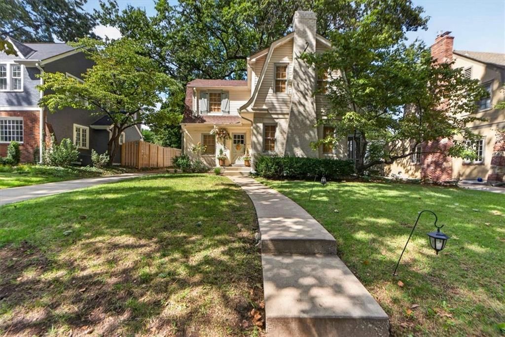 6848 Edgevale Road, Kansas City, MO 64113