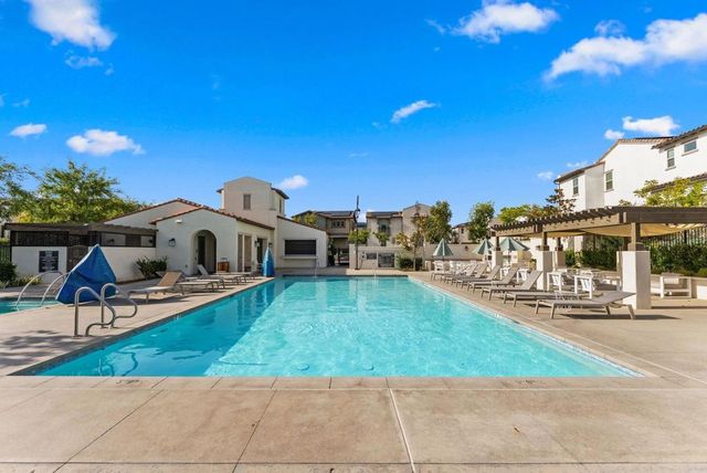 493 Village Greens Way, San Marcos, CA 92078