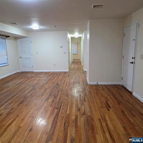 24 Van Vechten Street 2nd Fl., Newark, NJ 07114