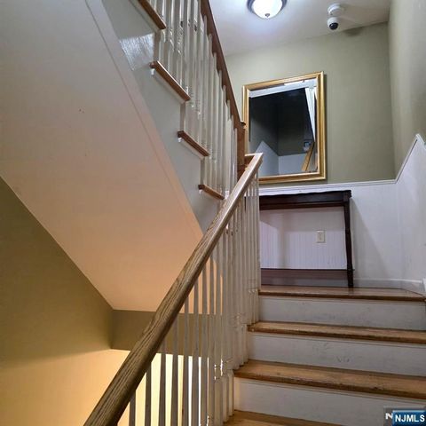 24 Van Vechten Street 2nd Fl., Newark, NJ 07114