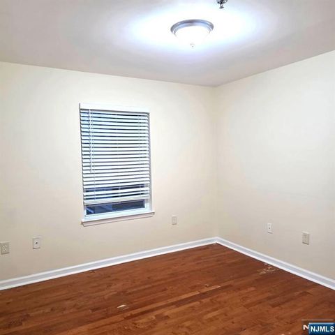 24 Van Vechten Street 2nd Fl., Newark, NJ 07114