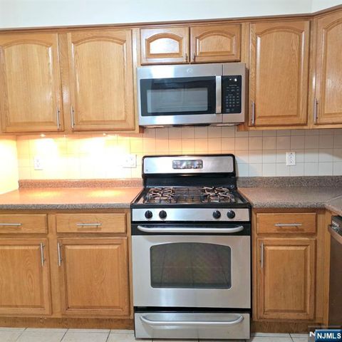 24 Van Vechten Street 2nd Fl., Newark, NJ 07114