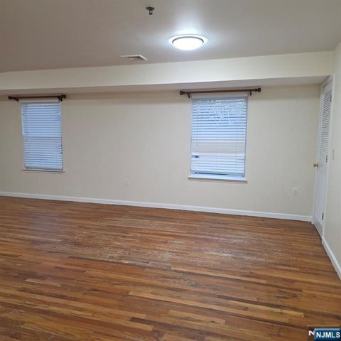 24 Van Vechten Street 2nd Fl., Newark, NJ 07114