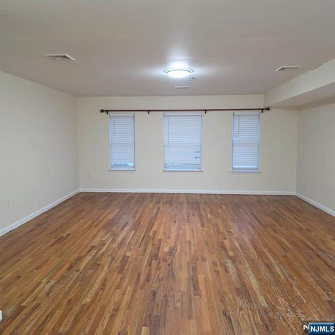 24 Van Vechten Street 2nd Fl., Newark, NJ 07114